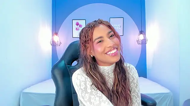 Snapshot of selena_monroy chatting on 10.19.25 selena monroy online show from 10.19.25