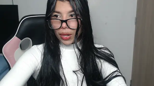 Snapshot of MayaScott11 chatting on 04.22.26 MayaScott11 online show from 04.22.26