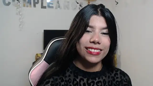 Snapshot of MayaScott11 chatting on 04.28.26 MayaScott11 online show from 04.28.26