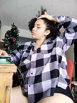 Snapshot of Julie_wallace chatting on 12.16.25 Julie wallace online show from 12.16.25