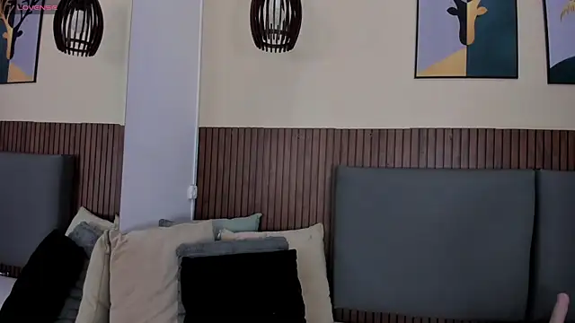 EmillyHarper  online show from 11.11.25