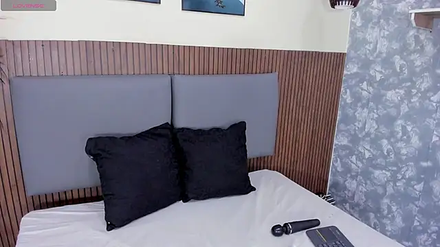 EmillyHarper  online show from 11.21.25