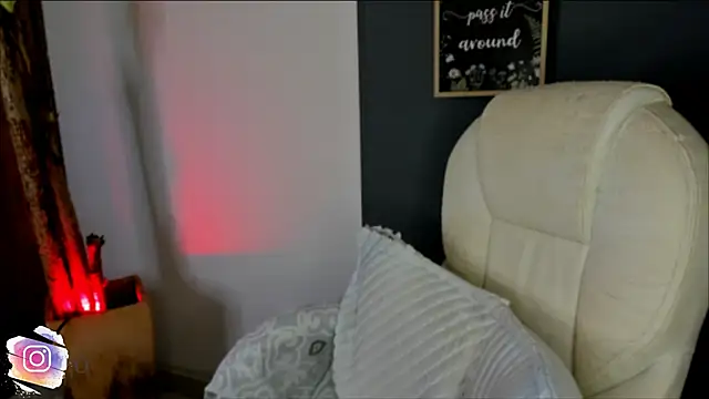 Snapshot of val_varago chatting on 02.13.26 val varago online show from 02.13.26