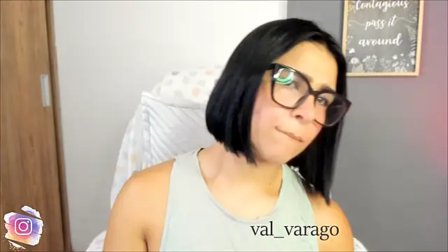 Snapshot of val_varago chatting on 06.19.26 val varago online show from 06.19.26