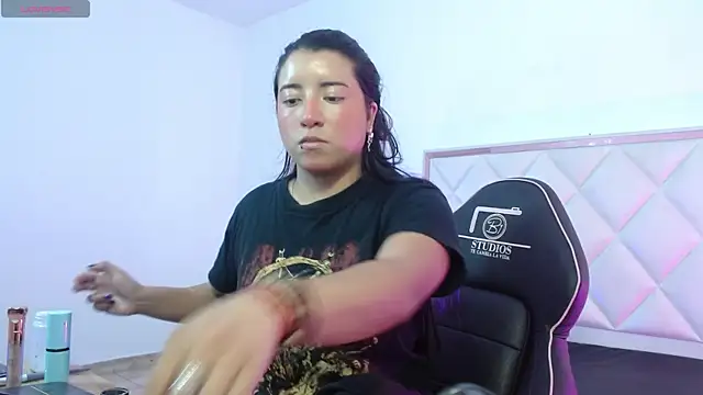 NANAKY TAY online show from 10.14.25