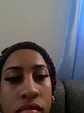 Snapshot of flore-cita chatting on 10.04.25 flore-cita online show from 10.04.25