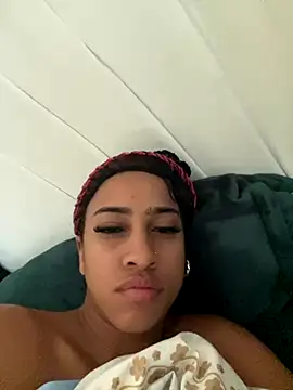 Snapshot of flore-cita chatting on 10.05.25 flore-cita online show from 10.05.25