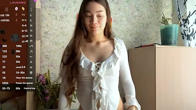 Snapshot of Cuteviola chatting on 04.21.26 Cuteviola online show from 04.21.26