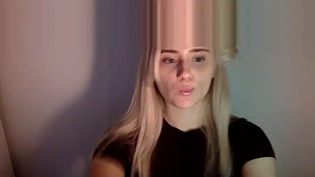 Snapshot of Rosvann chatting on 11.17.25 Rosvann online show from 11.17.25