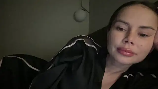 Snapshot of Orlinah chatting on 11.18.25 Orlinah online show from 11.18.25