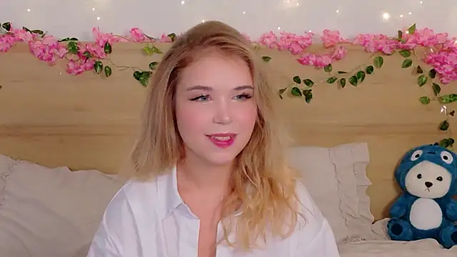 Lilith Bonheur online show from 10.25.25