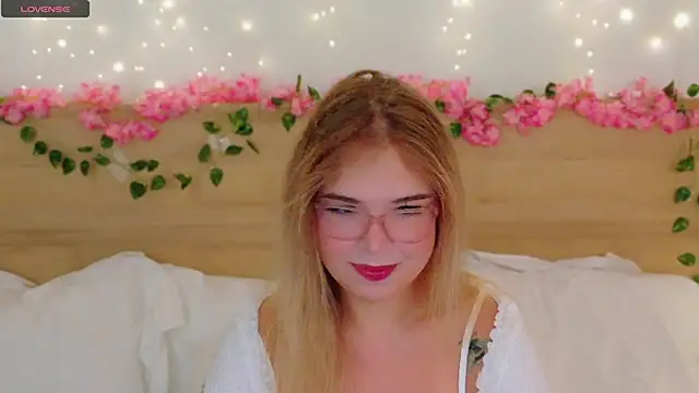 Lilith Bonheur online show from 12.04.25