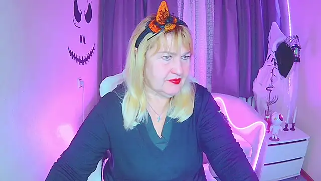 EmmaEllison online show from 10.31.25