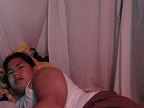 Snapshot of Huntrix2025 chatting on 04.17.26 Huntrix2025 online show from 04.17.26