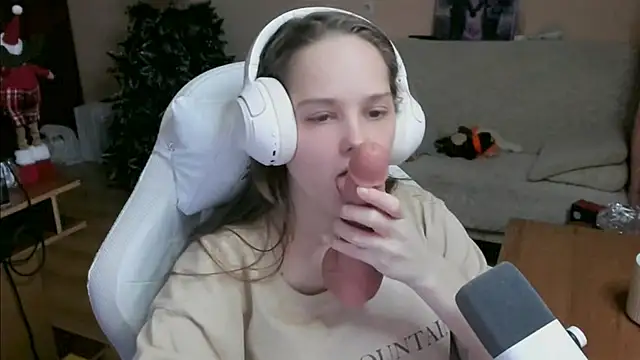 Snapshot of SharybbFace chatting on 11.29.25 SharybbFace online show from 11.29.25