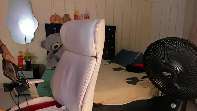 Snapshot of MalakChauriye chatting on 11.12.25 MalakChauriye online show from 11.12.25