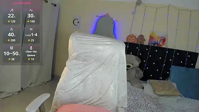 Snapshot of MalakChauriye chatting on 11.20.25 MalakChauriye online show from 11.20.25