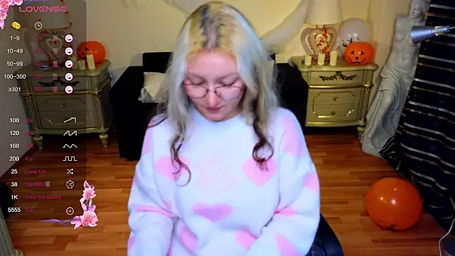 Snapshot of JuicyLullu chatting on 10.21.25 JuicyLullu online show from 10.21.25