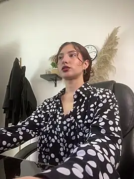Snapshot of Sabriinaa_Foxx chatting on 04.27.26 Sabriinaa Foxx online show from 04.27.26