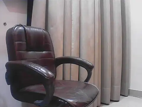 Snapshot of short_girl_ chatting on 09.25.25 short girl  online show from 09.25.25