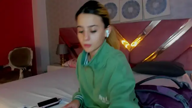 ChloeLaurentt online show from 12.16.25