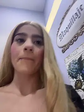 Snapshot of ChloeLaurentt chatting on 04.29.26 ChloeLaurentt online show from 04.29.26