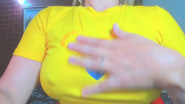 Snapshot of LatinaMature_ chatting on 06.08.26 LatinaMature online show from 06.08.26