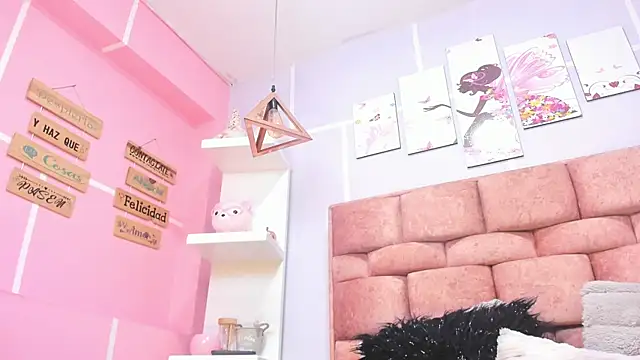 Snapshot of alix_noa chatting on 09.25.25 alix noa online show from 09.25.25