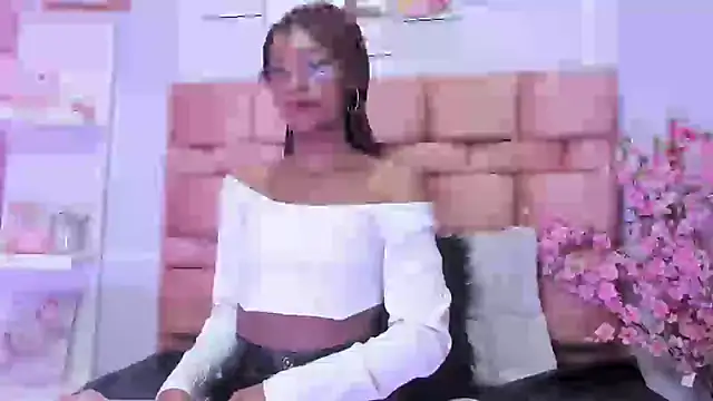 Snapshot of alix_noa chatting on 10.11.25 alix noa online show from 10.11.25