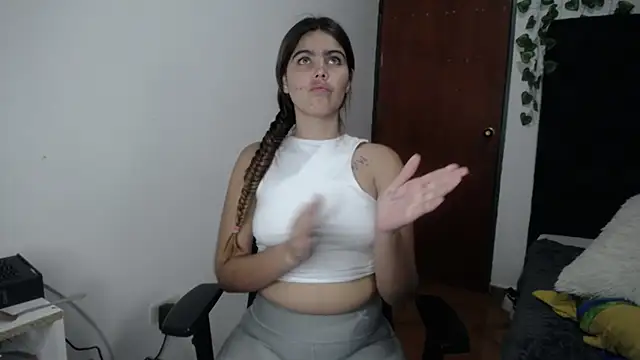 Snapshot of isabel_09 chatting on 10.17.25 isabel 09 online show from 10.17.25