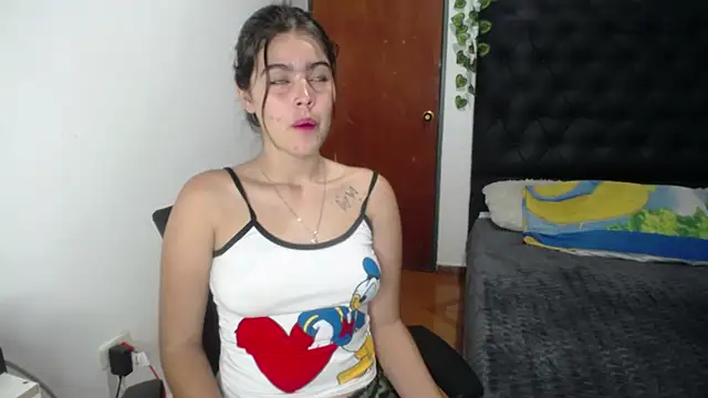 Snapshot of isabel_09 chatting on 10.21.25 isabel 09 online show from 10.21.25