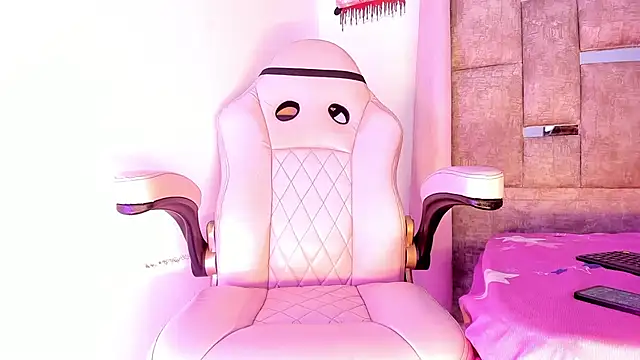 Mia royal online show from 10.24.25