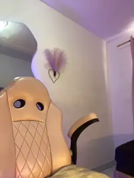 Mia royal online show from 04.20.26