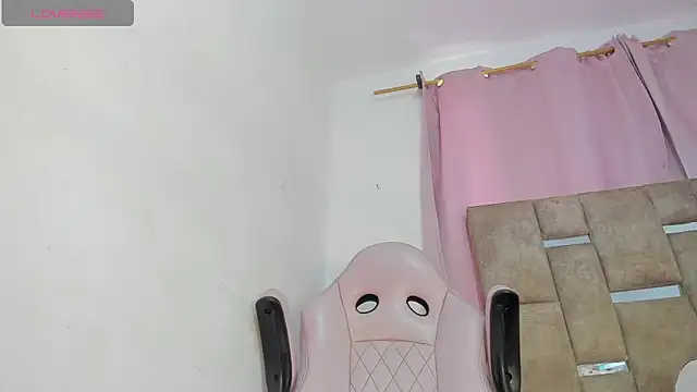 Mia royal online show from 04.28.26