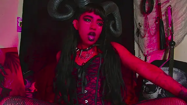 agathaaiko6 online show from 10.19.25