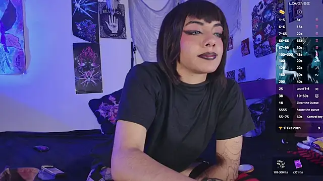 agathaaiko6 online show from 11.28.25