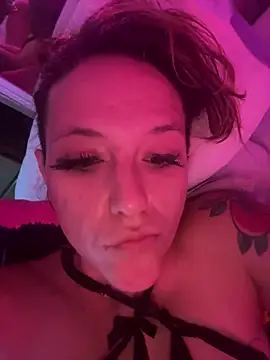 Snapshot of darnette_daisy chatting on 11.24.25 darnette daisy online show from 11.24.25