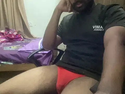 Snapshot of johny_lovee chatting on 10.19.25 johny lovee online show from 10.19.25