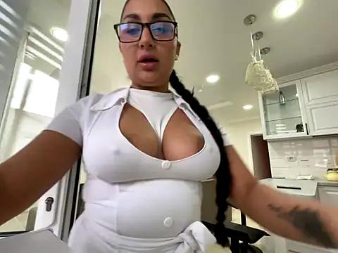 Snapshot of Sinaya-3 chatting on 11.25.25 Sinaya-3 online show from 11.25.25