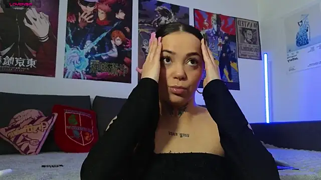 KiraQuinn1 online show from 10.29.25