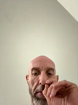 Snapshot of Sly38900 chatting on 10.28.25 Sly38900 online show from 10.28.25