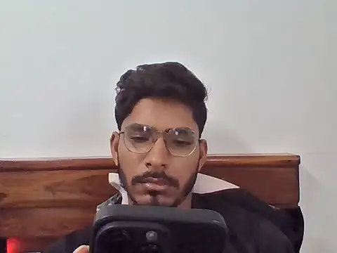 Snapshot of vikranthLong chatting on 09.30.25 vikranthLong online show from 09.30.25