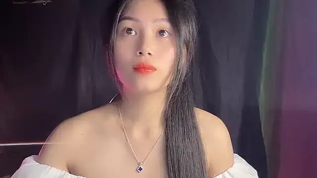 Snapshot of Lyly4757 chatting on 10.08.25 Lyly4757 online show from 10.08.25