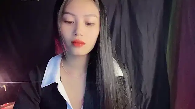 Snapshot of Lyly4757 chatting on 10.09.25 Lyly4757 online show from 10.09.25