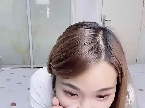 Snapshot of W-Sunflower chatting on 10.27.25 W-Sunflower online show from 10.27.25