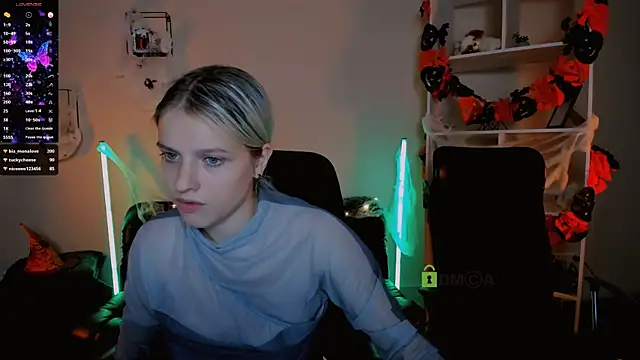 Snapshot of kaela_spell_ chatting on 10.20.25 kaela spell online show from 10.20.25