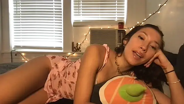 Snapshot of yoursweetestlilly chatting on 03.28.26 yoursweetestlilly online show from 03.28.26