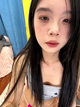 qiqi x online show from 11.19.25