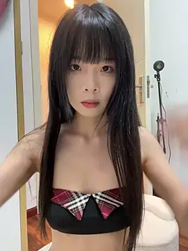 Snapshot of qiqi_x chatting on 04.28.26 qiqi x online show from 04.28.26