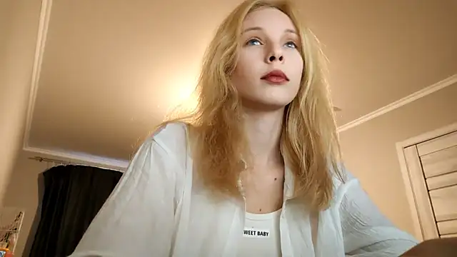 Snapshot of Fafa_Fluff chatting on 09.28.25 Fafa Fluff online show from 09.28.25